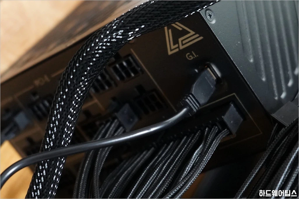MSI MEG Ai1300P PCIE5 80PLUS PLATINUM 파워 서플라이 유닛 리뷰 32
