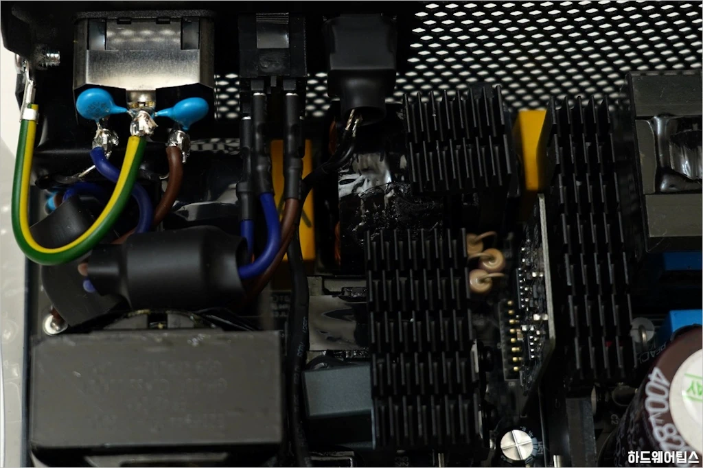 MSI MPG A1000G 80PLUS GOLD 파워 서플라이 유닛 리뷰 18