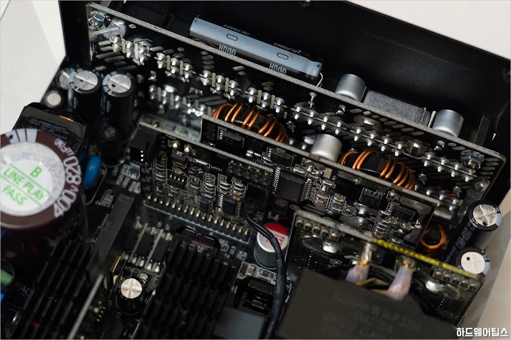 MSI MPG A1000G 80PLUS GOLD 파워 서플라이 유닛 리뷰 20