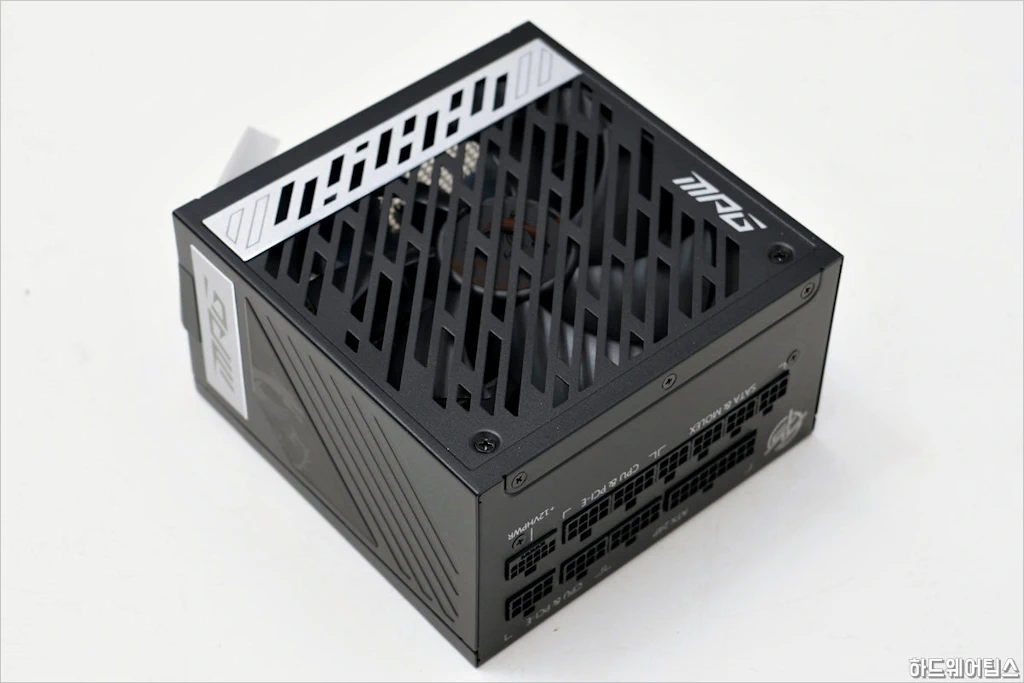 MSI MPG A1000G PCIE5 80PLUS GOLD 파워 서플라이 유닛 리뷰 2