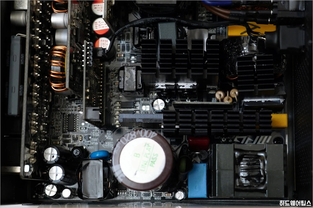 MSI MPG A1000G PCIE5 80PLUS GOLD 파워 서플라이 유닛 리뷰 24