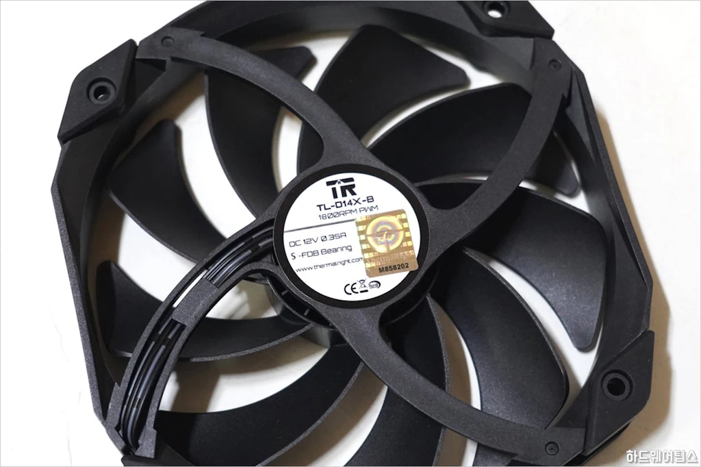 Thermalright Frost Commander 140 Black 간단 리뷰 FC140 17