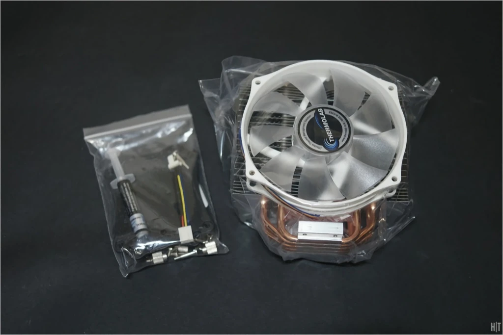 써모랩 트리니티 화이트 LED CPU 쿨러 리뷰 10