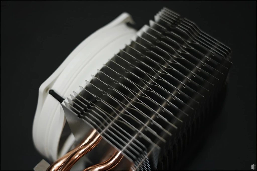 써모랩 트리니티 화이트 LED CPU 쿨러 리뷰 17