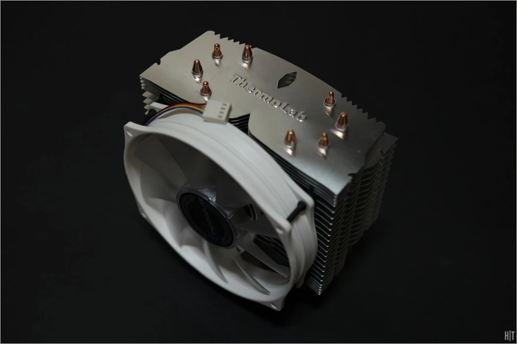 써모랩 트리니티 화이트 LED CPU 쿨러 리뷰 2