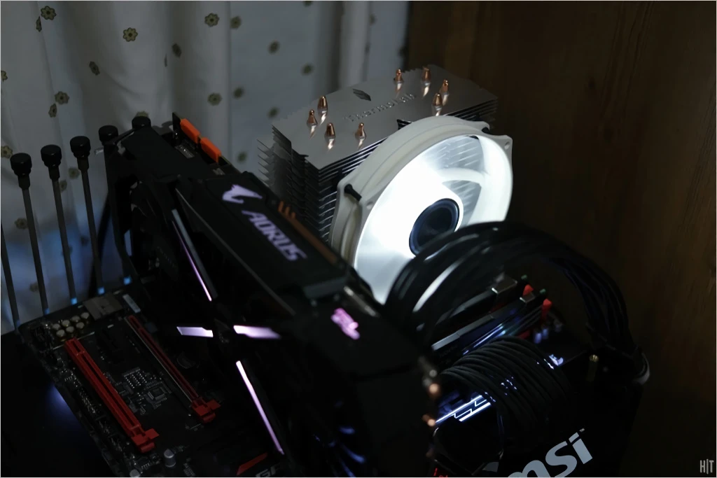 써모랩 트리니티 화이트 LED CPU 쿨러 리뷰 30