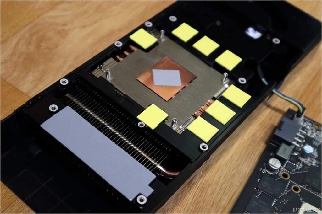 조텍 채굴용 라데온 RX 580 4GB에 레프런스 쿨러 장착 11