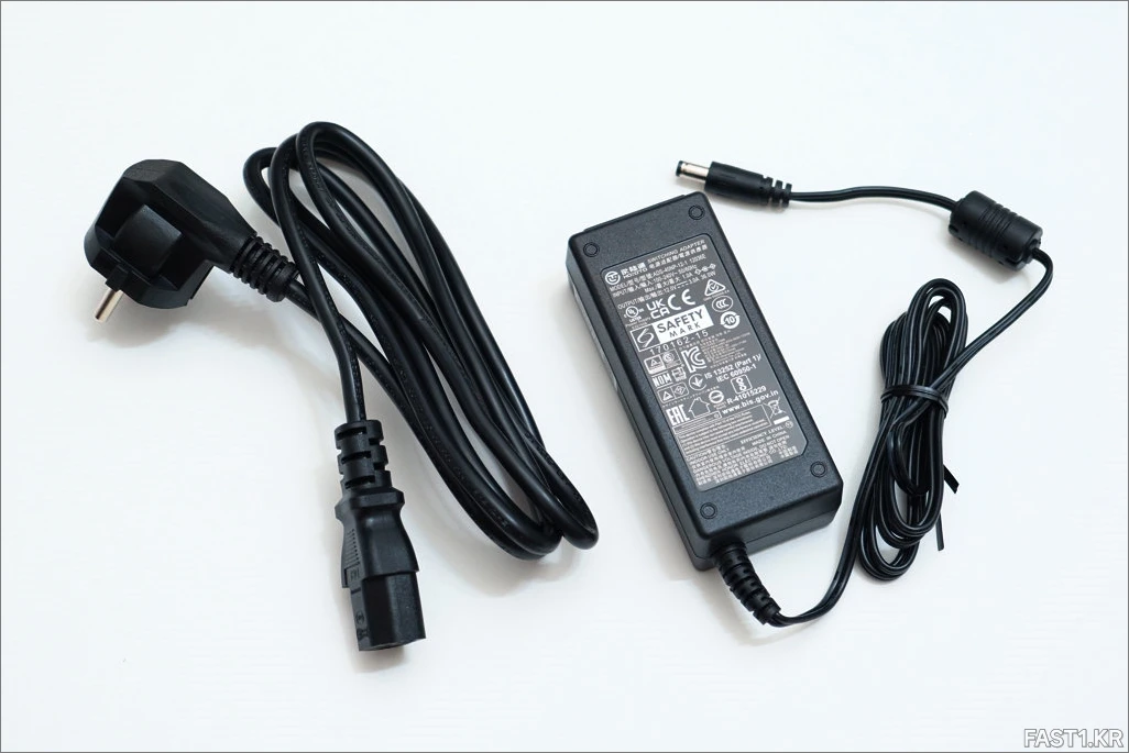 MSI G244F DSC00013