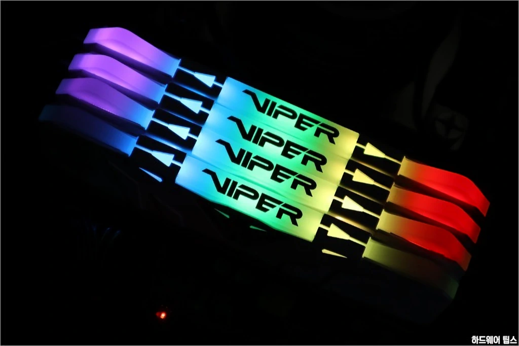 PATRIOT DDR4 16G PC4 21300 CL15 VIPER RGB 화이트 리뷰 1