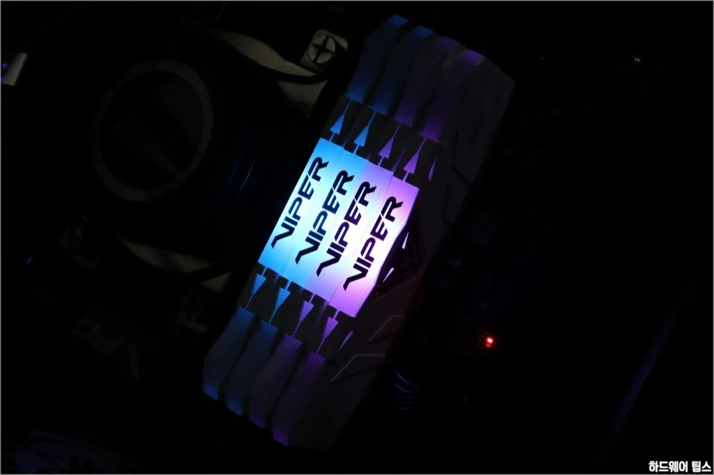PATRIOT DDR4 16G PC4 21300 CL15 VIPER RGB 화이트 리뷰 13
