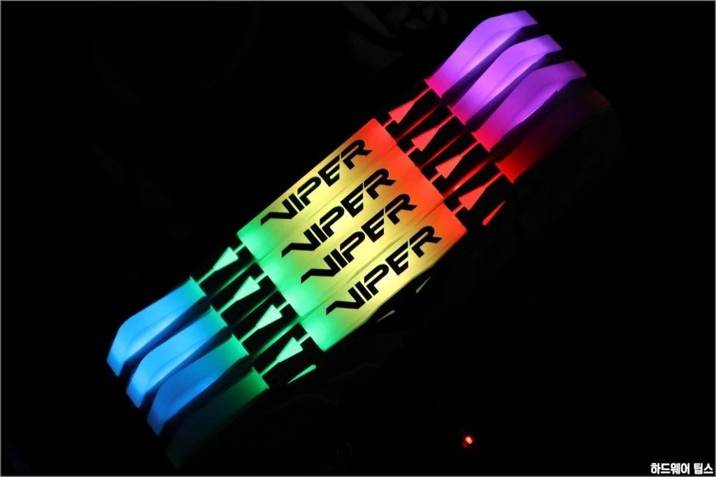 PATRIOT DDR4 16G PC4 21300 CL15 VIPER RGB 화이트 리뷰 15