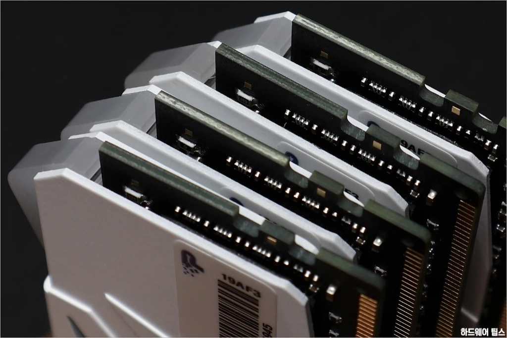 PATRIOT DDR4 16G PC4 21300 CL15 VIPER RGB 화이트 리뷰 7
