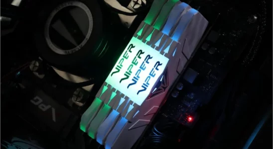 PATRIOT DDR4-21300 CL15 VIPER RGB 화이트