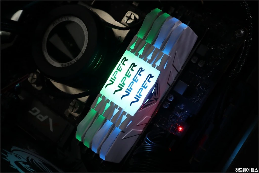 PATRIOT DDR4 16G PC4 21300 CL15 VIPER RGB 화이트 리뷰 8