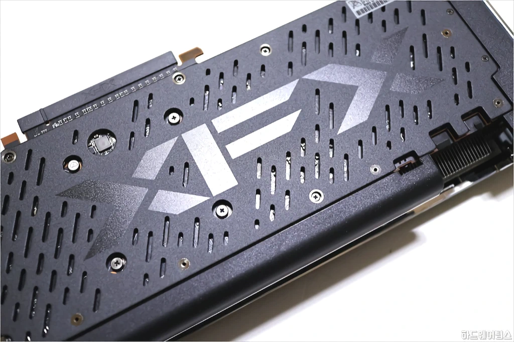 XFX 라데온 RX 5700 XT THICC II ULTRA D6 8GB 리뷰 17