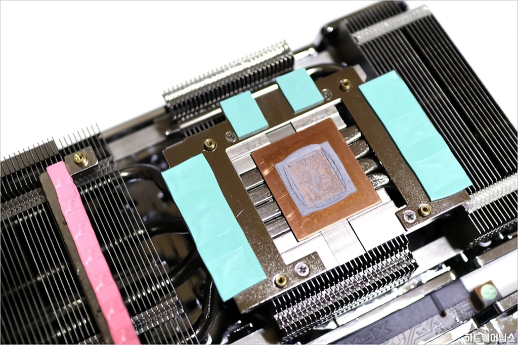 XFX 라데온 RX 5700 XT THICC II ULTRA D6 8GB 리뷰 24