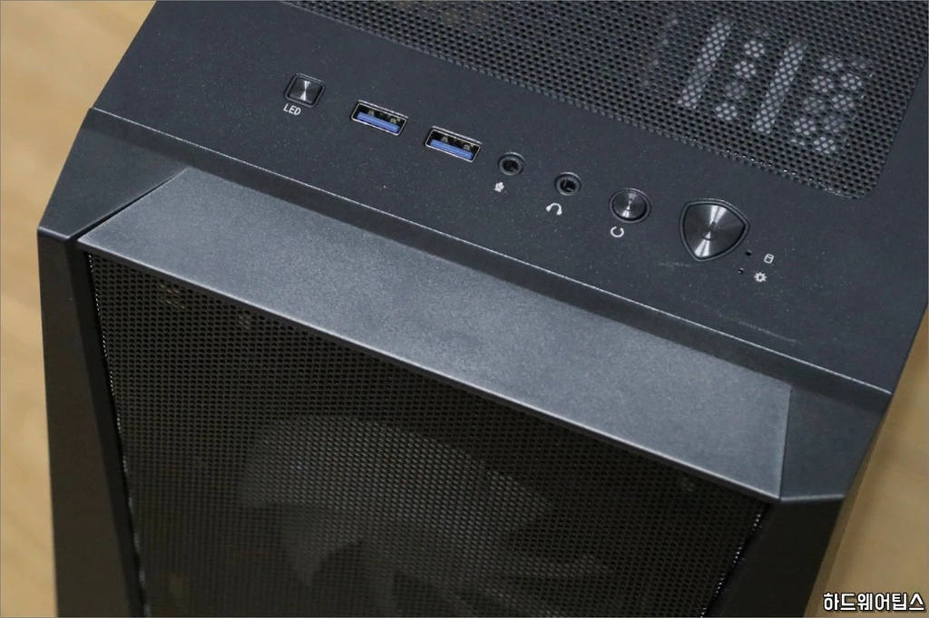 MSI MAG 포지 101M 게이밍 케이스 리뷰 30