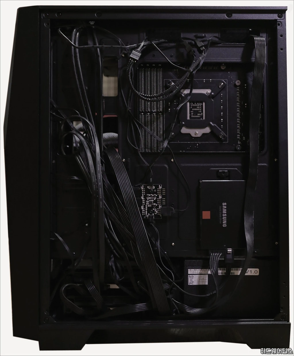 MSI MAG 포지 101M 게이밍 케이스 리뷰 46