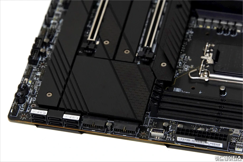 MSI MEG Z690 유니파이 리뷰 26