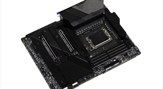 MSI MEG Z690 유니파이 리뷰 7