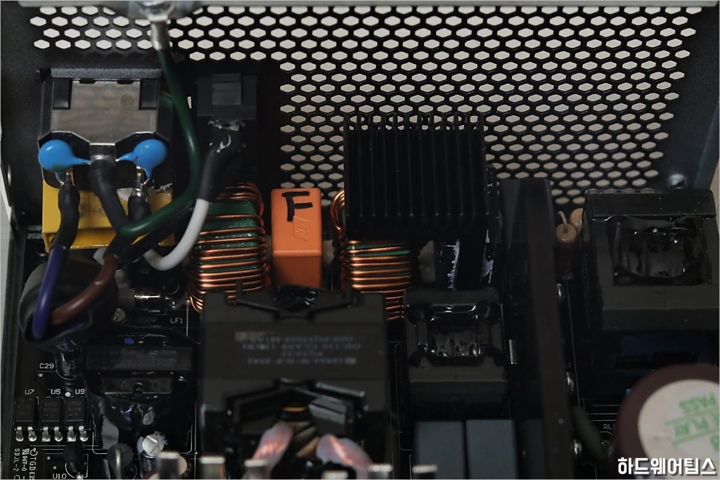 MSI MPG A850GF 80 PLUS GOLD 파워 서플라이 유닛 리뷰 29