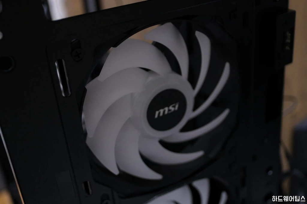 MSI MPG 세키라 100R 게이밍 케이스 리뷰 18