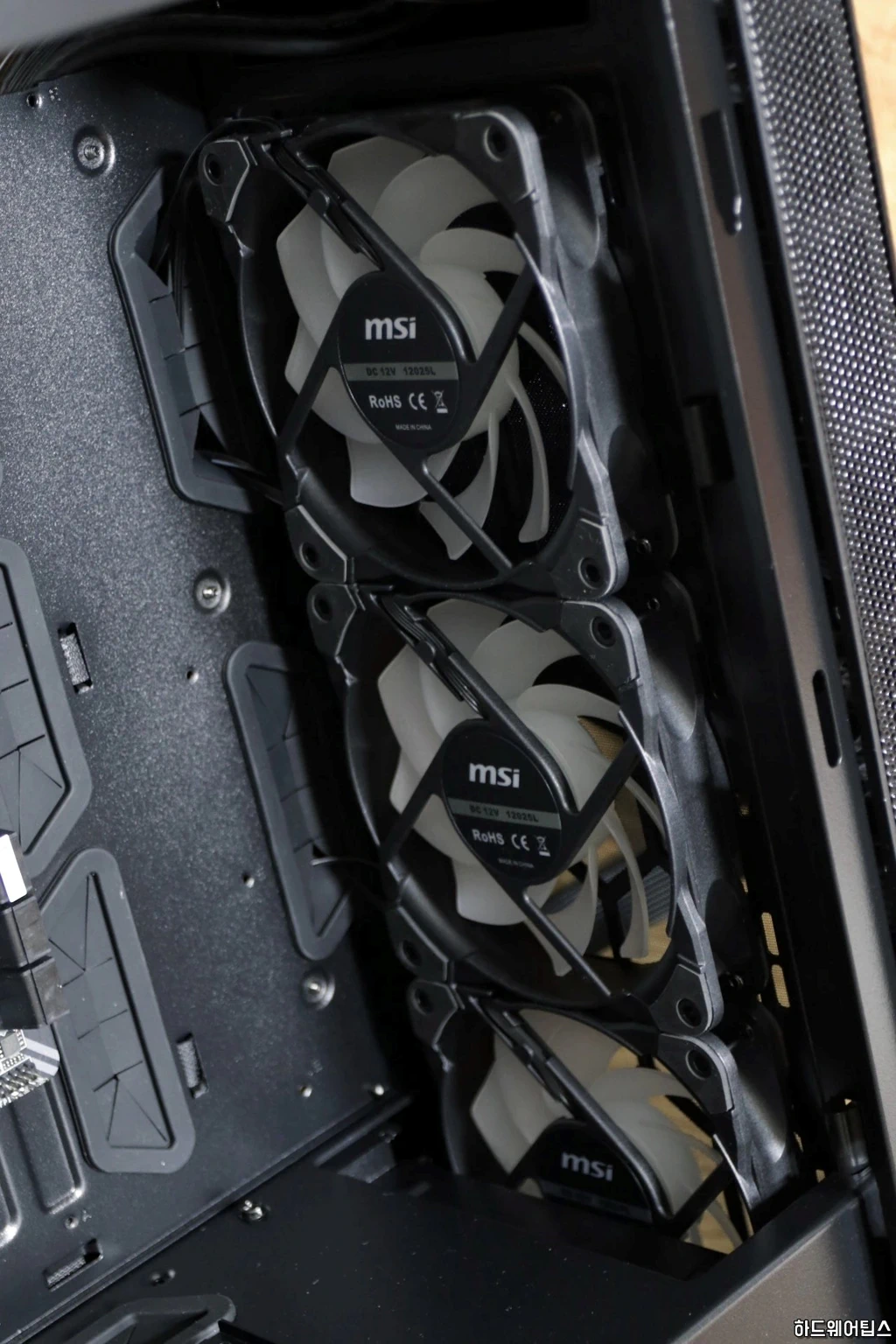 MSI MPG 세키라 100R 게이밍 케이스 리뷰 32