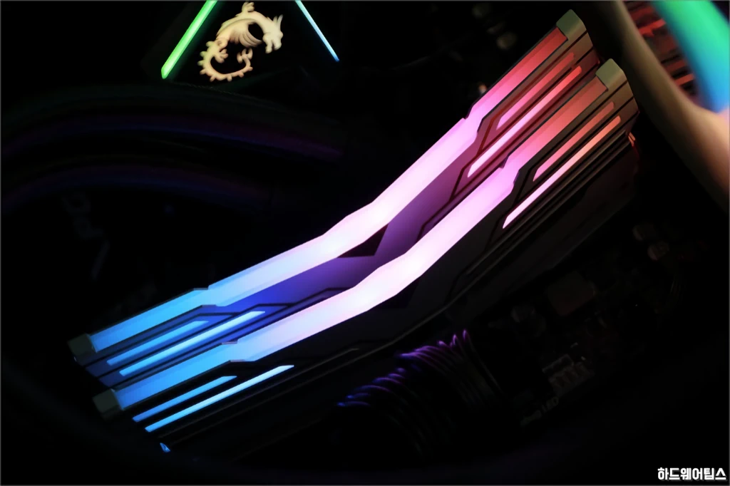 OLOy DDR4 3200 CL14 WarHawk PLATINUM SE RGB 화이트 간단 리뷰 10