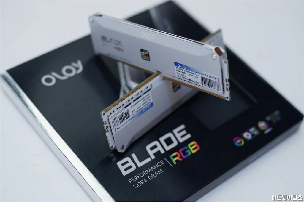 OLOy DDR4 3600 CL14 BLADE RGB AL 패키지 16GB 리뷰 32