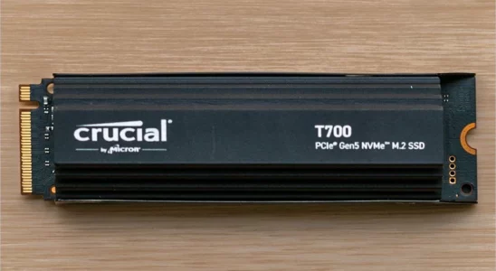 크루셜 T700 PCIe 5.0 NVMe M.2 SSD의 외형 및 성능 1