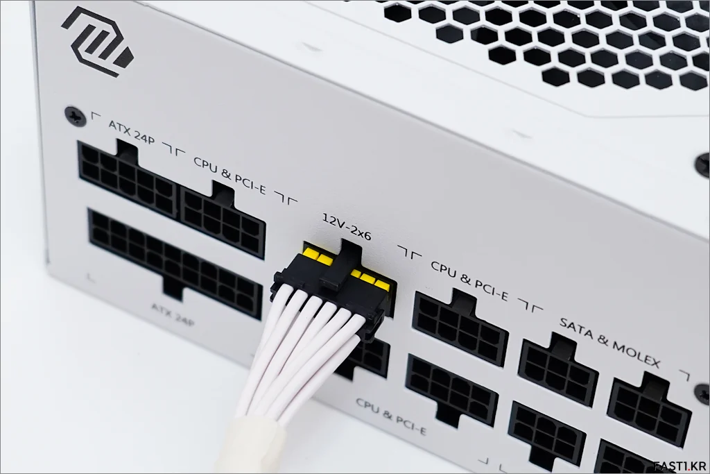 MSI MAG A850GL PCIE5 화이트 016